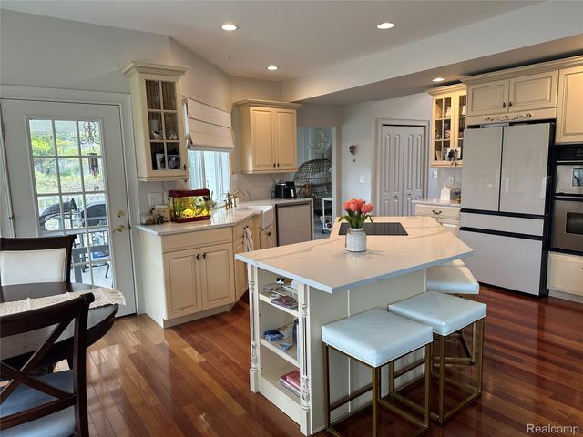 962 Hidden Valley Drive, Orion Charter Township, MI 48362