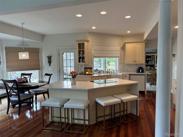 962 Hidden Valley Drive, Orion Charter Township, MI 48362