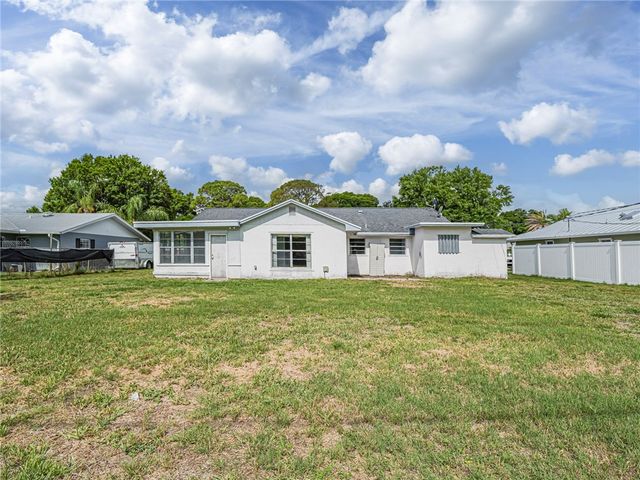 136 16th Avenue, Vero Beach, FL 32962