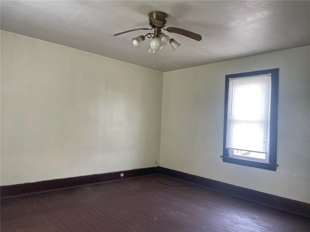 734 Park St, California, PA 15419