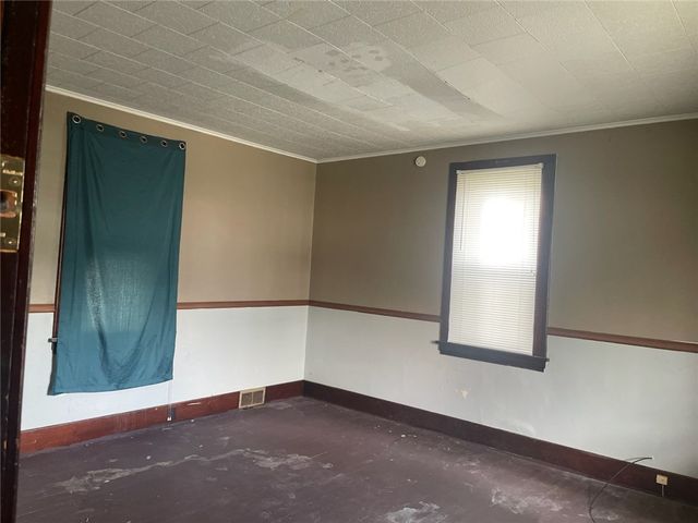 734 Park St, California, PA 15419