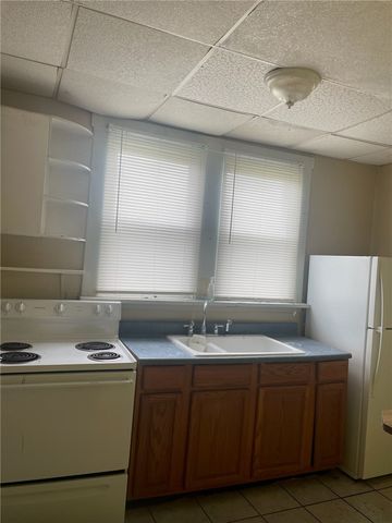 734 Park St, California, PA 15419