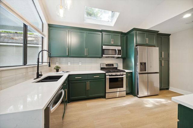 31 Fire Flicker Place, The Woodlands, TX 77381