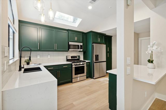 31 Fire Flicker Place, The Woodlands, TX 77381