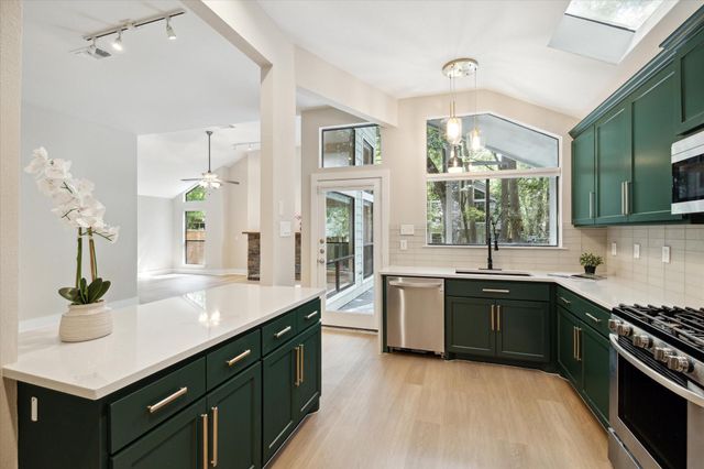 31 Fire Flicker Place, The Woodlands, TX 77381