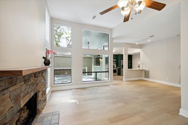 31 Fire Flicker Place, The Woodlands, TX 77381