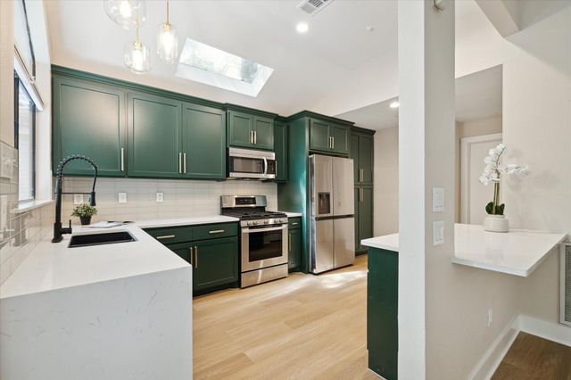 31 Fire Flicker Place, The Woodlands, TX 77381