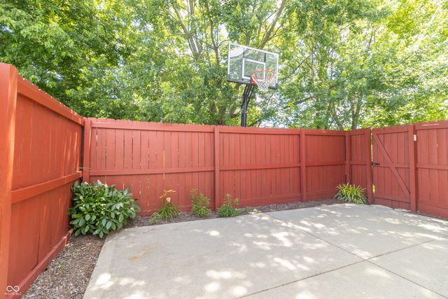 2416 E Hickory Boulevard, Greenfield, IN 46140