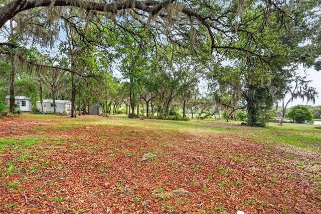 493 MALAUKA LOOP, Ocklawaha, FL 32179