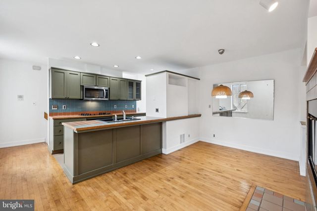 930 LOCUST ST, Philadelphia, PA 19107