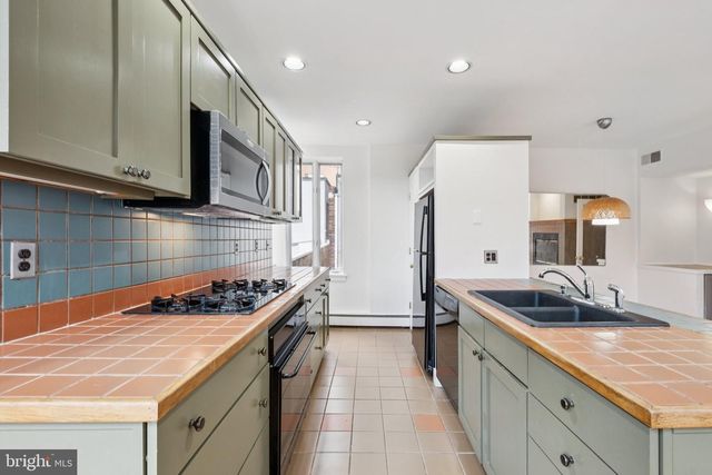 930 LOCUST ST, Philadelphia, PA 19107