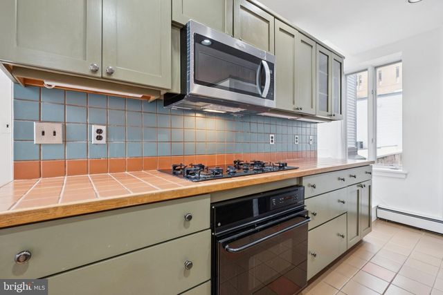 930 LOCUST ST, Philadelphia, PA 19107