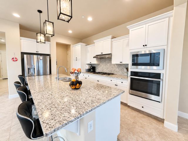 2468 Montana Avenue, Clovis, CA 93619