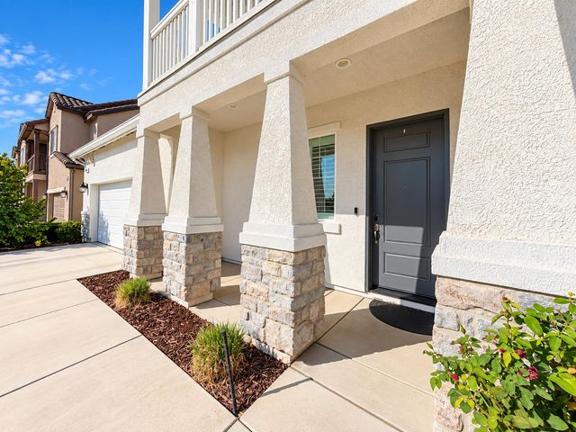 2468 Montana Avenue, Clovis, CA 93619