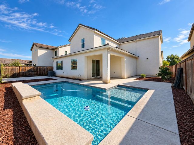 2468 Montana Avenue, Clovis, CA 93619