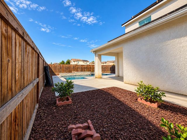 2468 Montana Avenue, Clovis, CA 93619