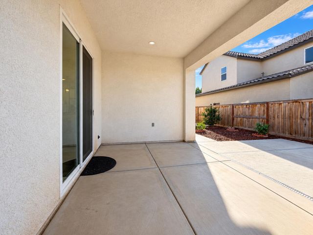 2468 Montana Avenue, Clovis, CA 93619
