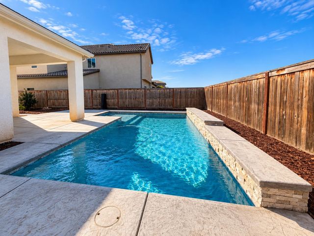 2468 Montana Avenue, Clovis, CA 93619