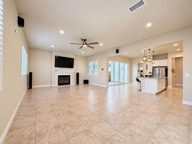 2468 Montana Avenue, Clovis, CA 93619