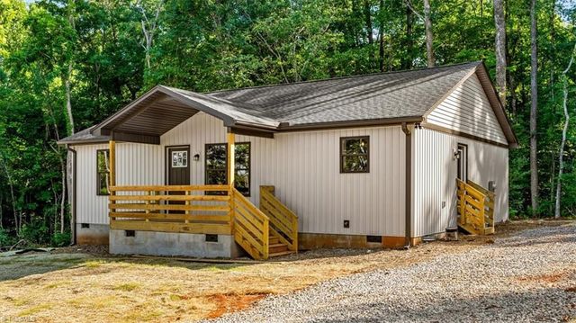 2945 Little Creek Drive, Thomasville, NC 27360