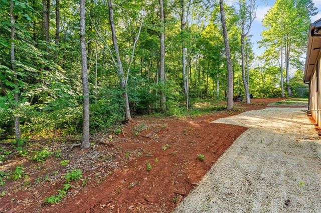 2945 Little Creek Drive, Thomasville, NC 27360