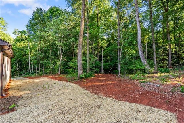 2945 Little Creek Drive, Thomasville, NC 27360