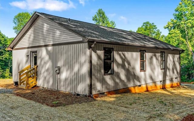 2945 Little Creek Drive, Thomasville, NC 27360