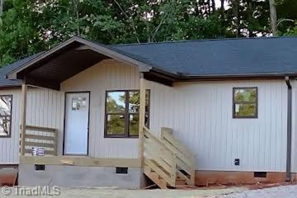 2945 Little Creek Drive, Thomasville, NC 27360