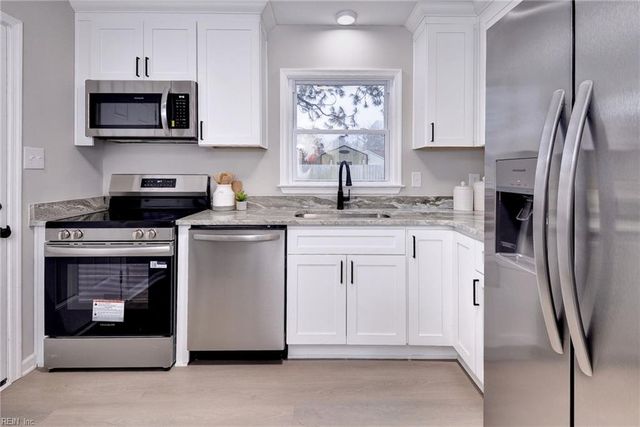 10 Ridgemont CIR, Hampton, VA 23666