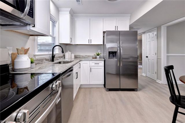 10 Ridgemont CIR, Hampton, VA 23666