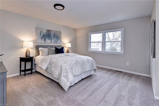 10 Ridgemont CIR, Hampton, VA 23666