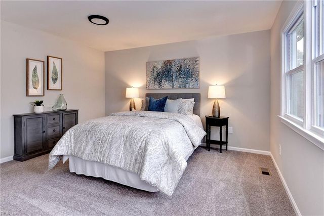 10 Ridgemont CIR, Hampton, VA 23666