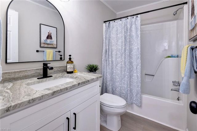 10 Ridgemont CIR, Hampton, VA 23666