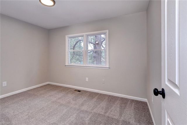 10 Ridgemont CIR, Hampton, VA 23666