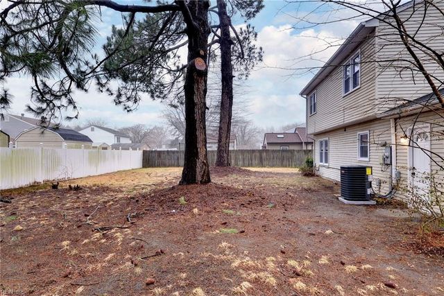 10 Ridgemont CIR, Hampton, VA 23666