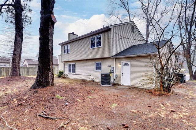 10 Ridgemont CIR, Hampton, VA 23666