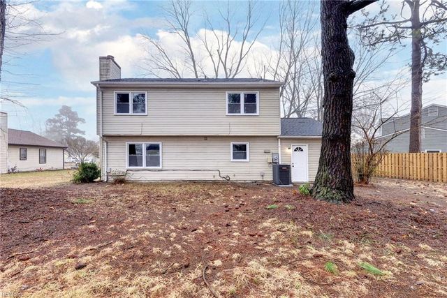 10 Ridgemont CIR, Hampton, VA 23666