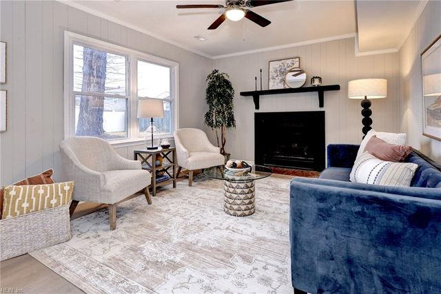 10 Ridgemont CIR, Hampton, VA 23666