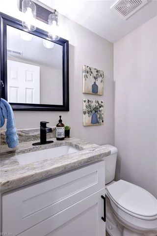 10 Ridgemont CIR, Hampton, VA 23666