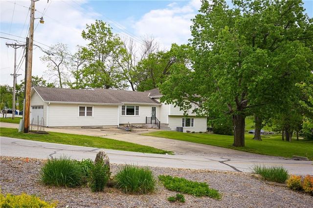 50 & 51 T Street, Lake Lotawana, MO 64086