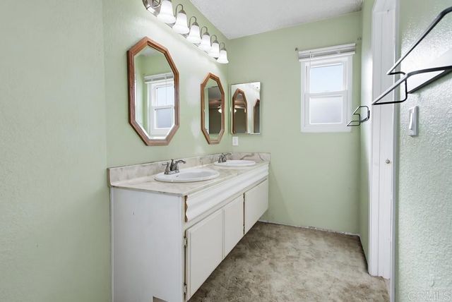 1237 Armstrong Circle, Escondido, CA 92027