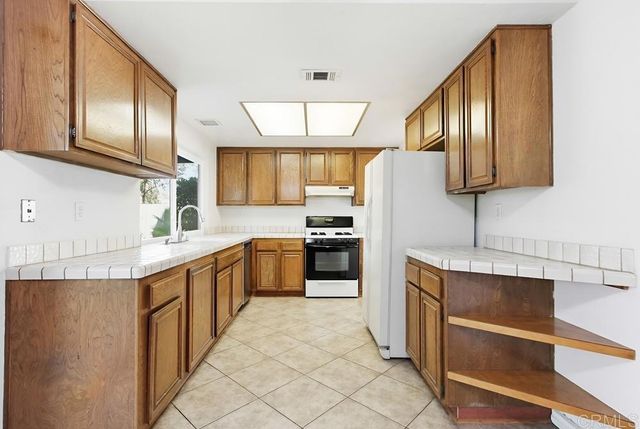 1237 Armstrong Circle, Escondido, CA 92027