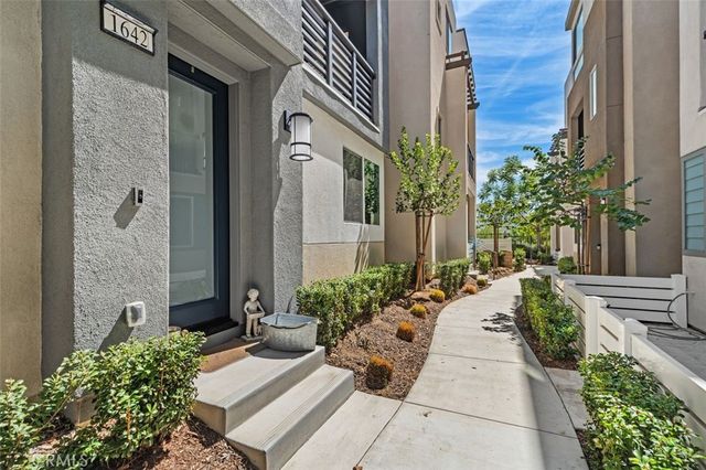 1642 W Saratoga Lane, San Pedro, CA 90732