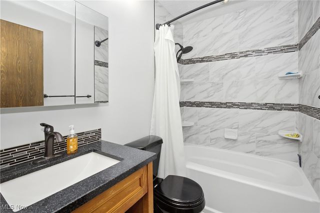 5950 Bayberry Circle, North Ridgeville, OH 44039