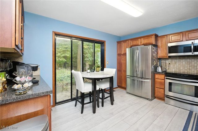 5950 Bayberry Circle, North Ridgeville, OH 44039