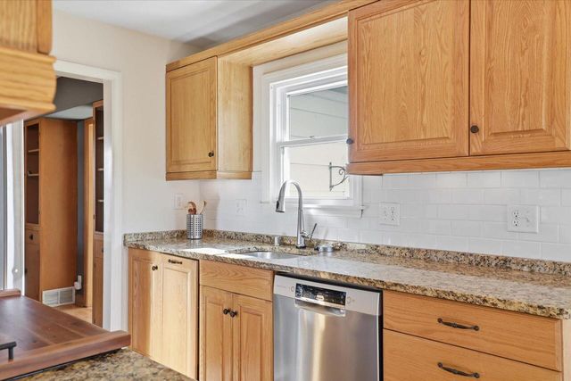 2404 N 89th STREET, Wauwatosa, WI 53226