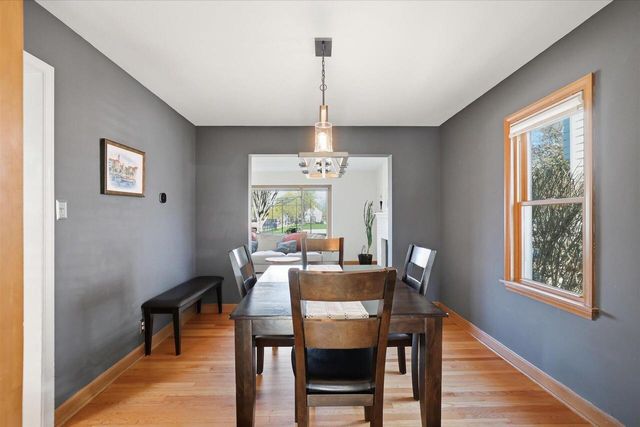 2404 N 89th STREET, Wauwatosa, WI 53226