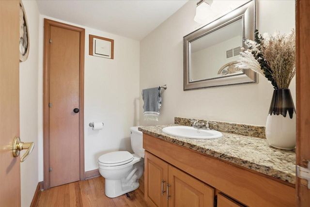 2404 N 89th STREET, Wauwatosa, WI 53226