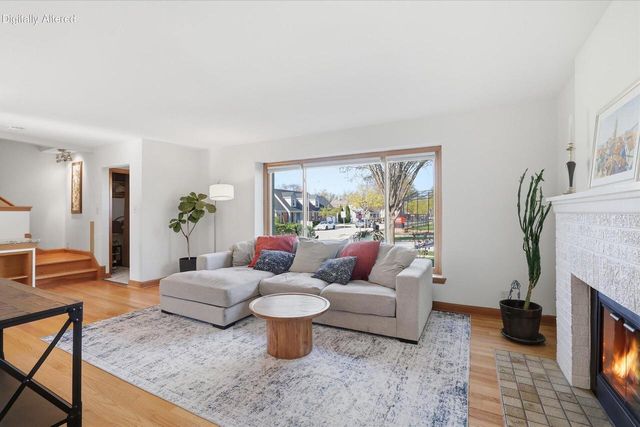 2404 N 89th STREET, Wauwatosa, WI 53226