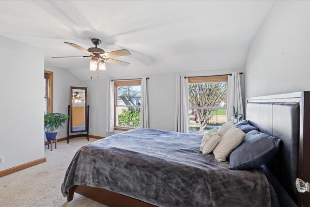 2404 N 89th STREET, Wauwatosa, WI 53226